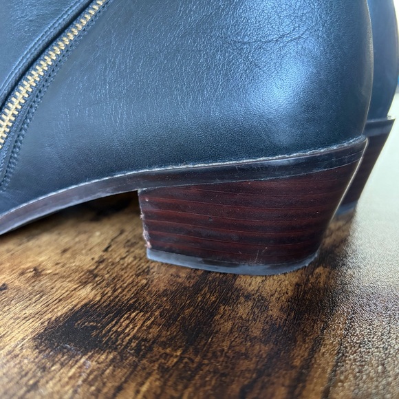 Vionic Women’s 11W Wide Jolene Black Ankle Boots Weather Resistant Leather Zip - Picture 7 of 13